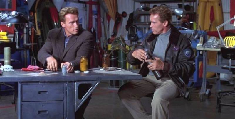 4 maggio stasera in tv: Schwarzenegger e Duvall in un thriller di fantascienza
